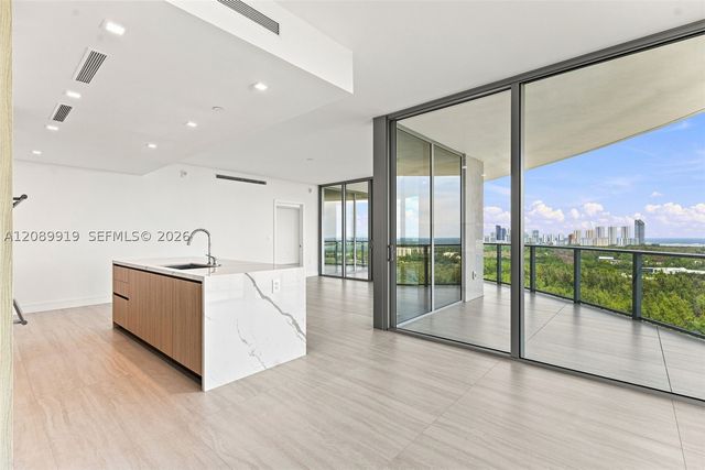 2411 Laguna Cir 2301, North Miami, FL 33181