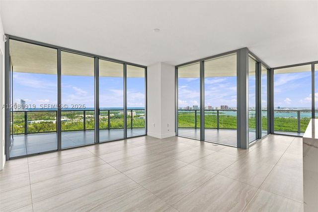 2411 Laguna Cir 2301, North Miami, FL 33181