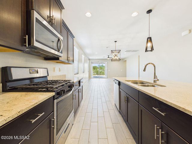 14043 E Golden Oaks Road, Vail, AZ 85641