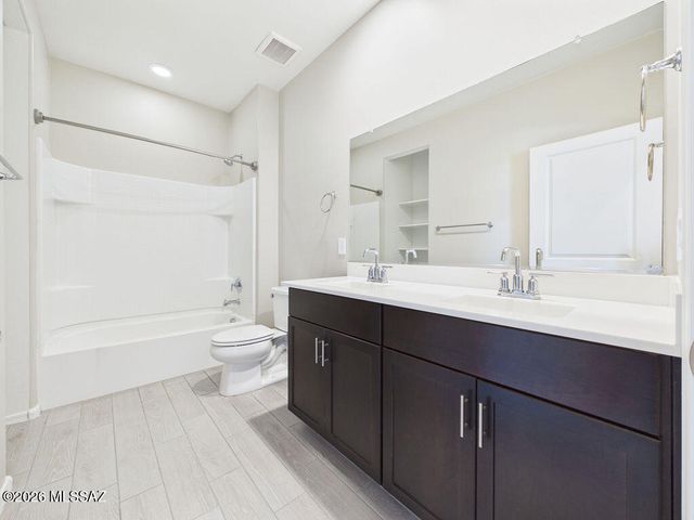 14043 E Golden Oaks Road, Vail, AZ 85641