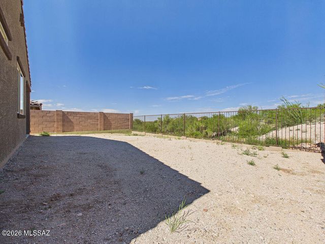 14043 E Golden Oaks Road, Vail, AZ 85641
