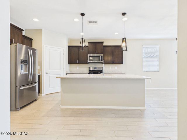 14043 E Golden Oaks Road, Vail, AZ 85641