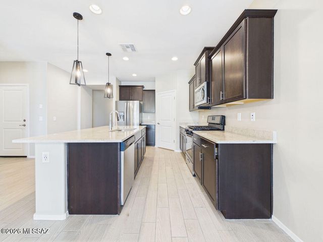 14043 E Golden Oaks Road, Vail, AZ 85641
