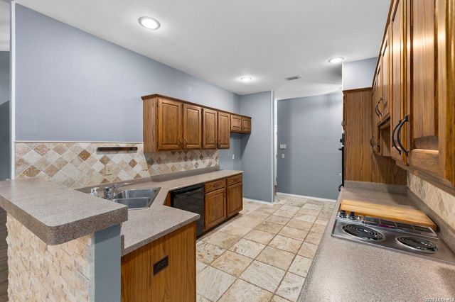 8726 Iliad, Universal City, TX 78148