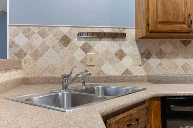 8726 Iliad, Universal City, TX 78148