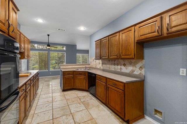 8726 Iliad, Universal City, TX 78148