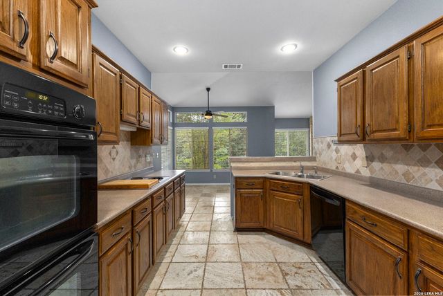 8726 Iliad, Universal City, TX 78148