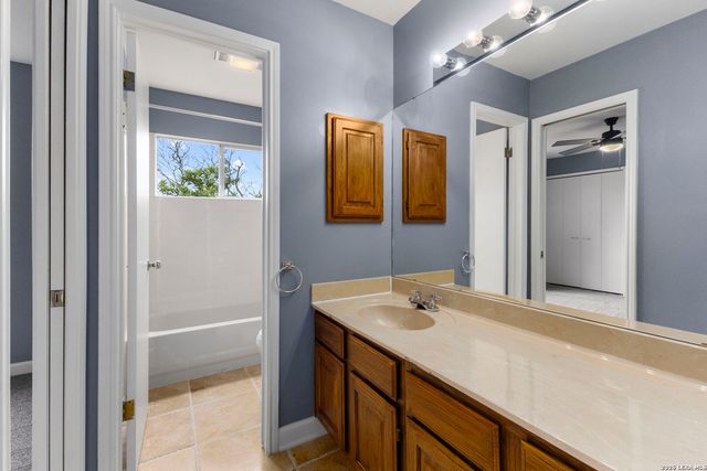 8726 Iliad, Universal City, TX 78148