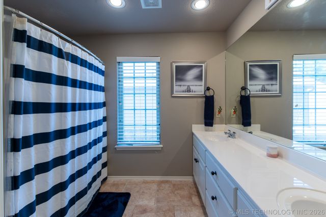 3813 W Broadway Street, Broken Arrow, OK 74012