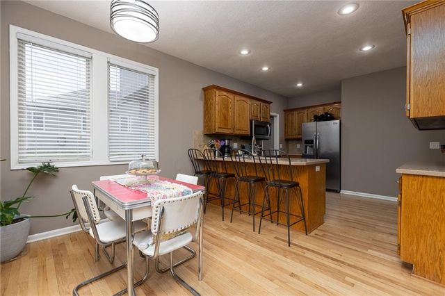 307 W 11th Terrace, Kearney, MO 64060