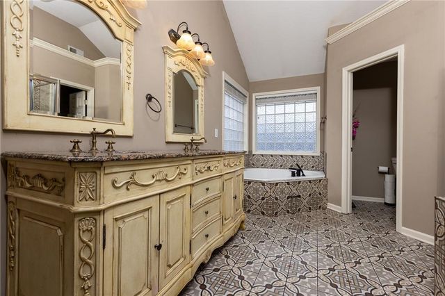 307 W 11th Terrace, Kearney, MO 64060