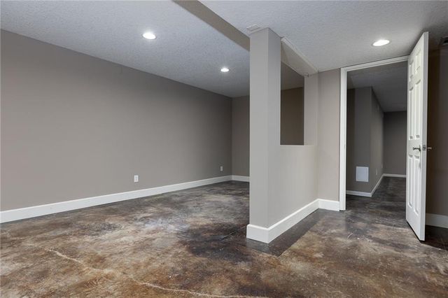 307 W 11th Terrace, Kearney, MO 64060