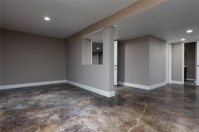 307 W 11th Terrace, Kearney, MO 64060