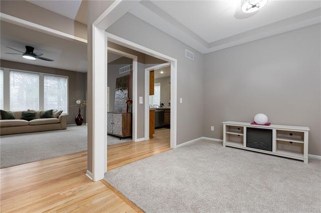 307 W 11th Terrace, Kearney, MO 64060