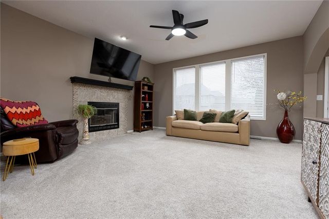 307 W 11th Terrace, Kearney, MO 64060