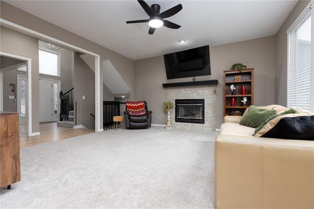 307 W 11th Terrace, Kearney, MO 64060