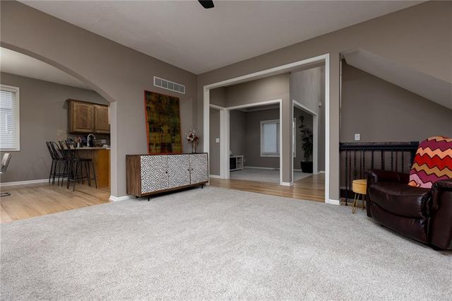 307 W 11th Terrace, Kearney, MO 64060