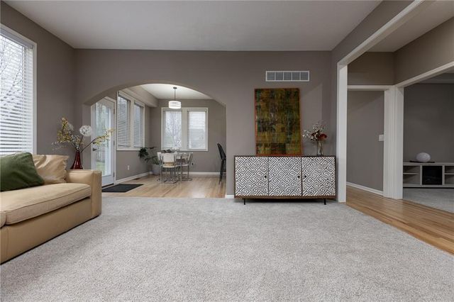 307 W 11th Terrace, Kearney, MO 64060