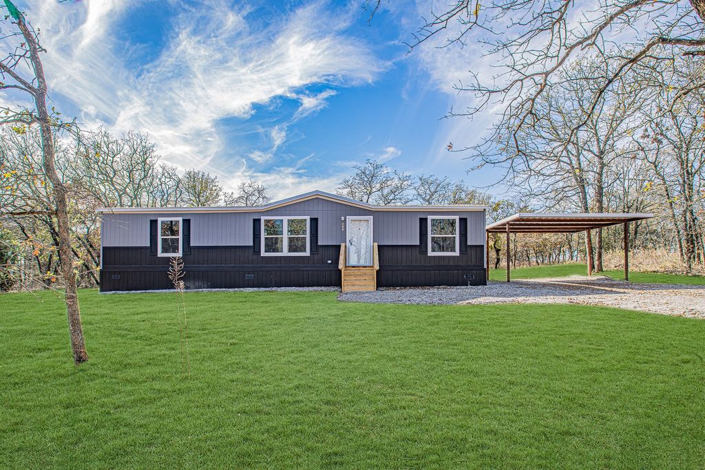 300 Huddleston Road, Sunset, TX 76270