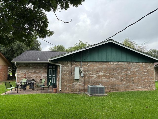 610 N 12th Street, La Porte, TX 77571