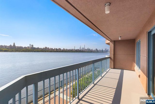 202 Adams Court, Edgewater, NJ 07020