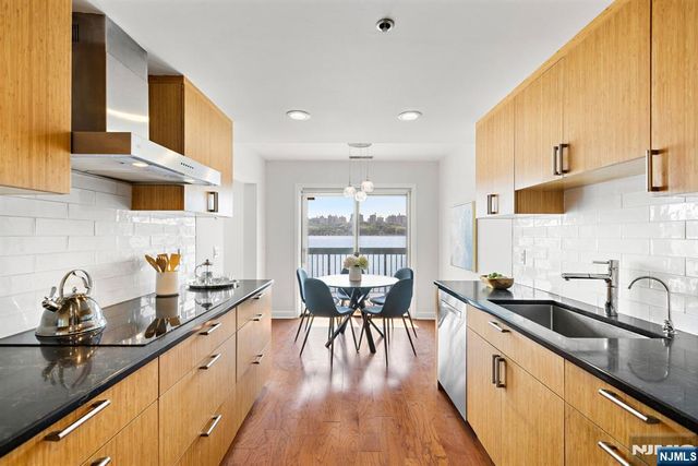 202 Adams Court, Edgewater, NJ 07020