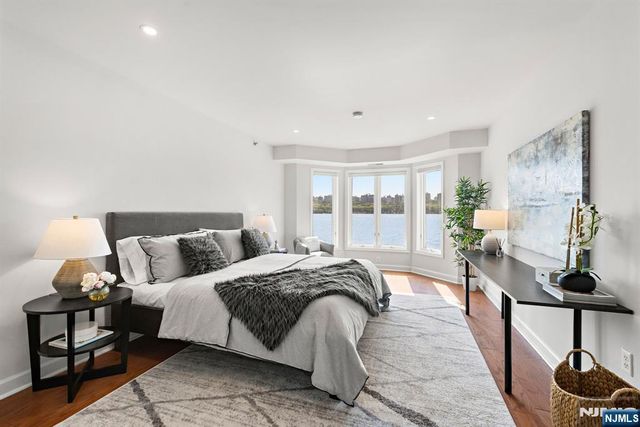 202 Adams Court, Edgewater, NJ 07020