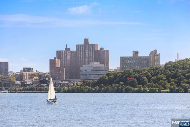 202 Adams Court, Edgewater, NJ 07020