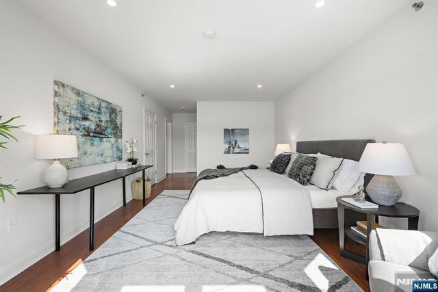 202 Adams Court, Edgewater, NJ 07020