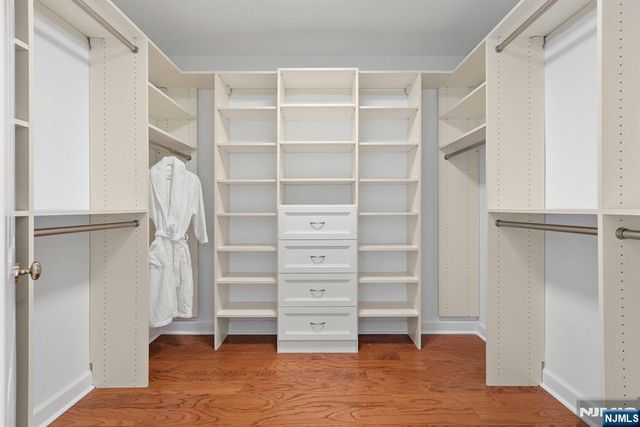 202 Adams Court, Edgewater, NJ 07020