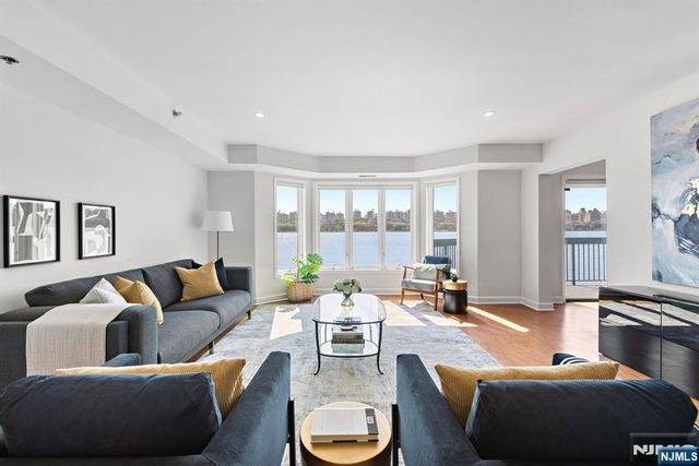 202 Adams Court, Edgewater, NJ 07020