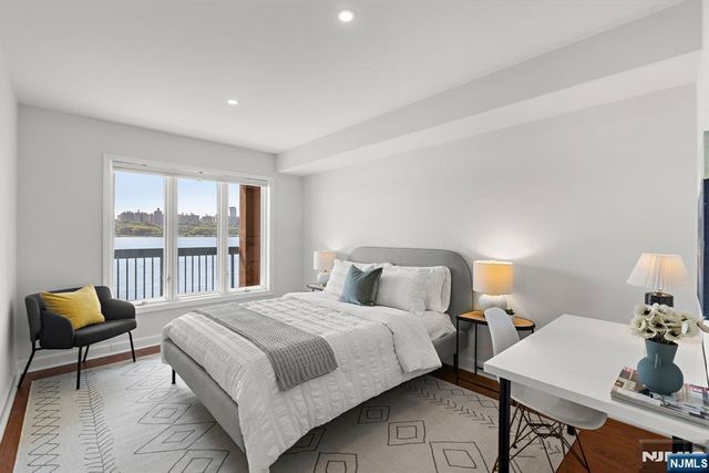 202 Adams Court, Edgewater, NJ 07020