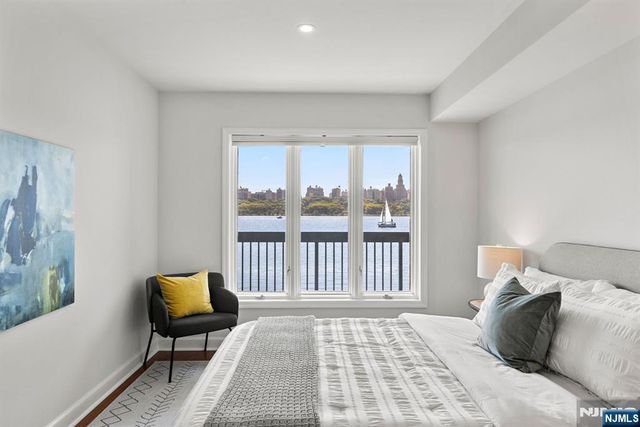 202 Adams Court, Edgewater, NJ 07020