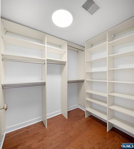 202 Adams Court, Edgewater, NJ 07020