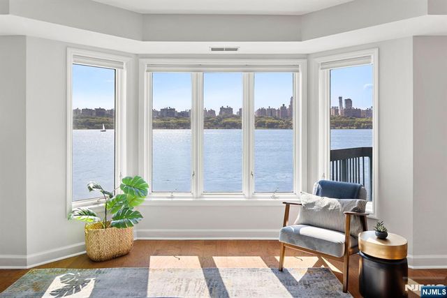 202 Adams Court, Edgewater, NJ 07020