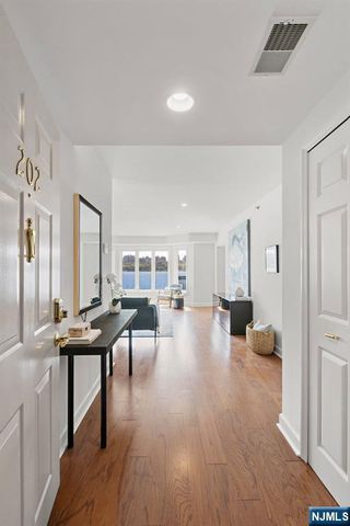 202 Adams Court, Edgewater, NJ 07020