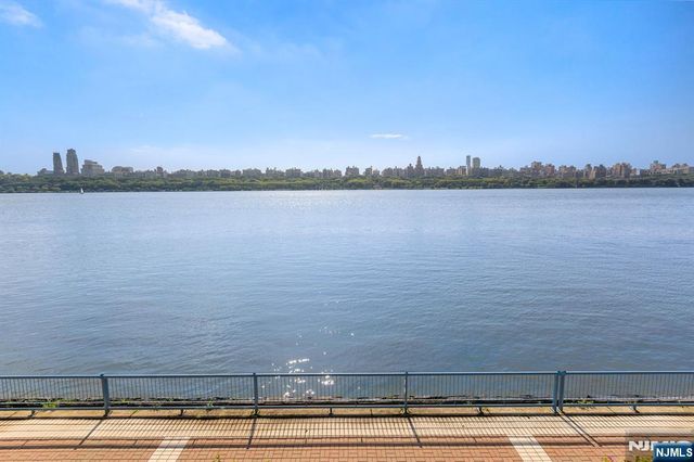 202 Adams Court, Edgewater, NJ 07020