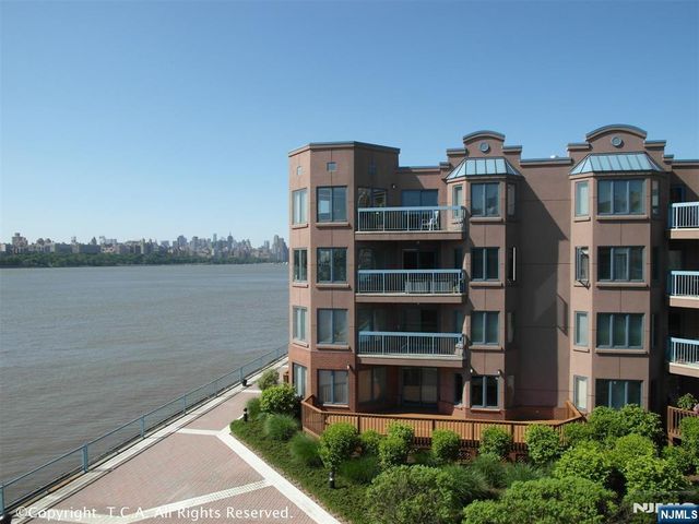 202 Adams Court, Edgewater, NJ 07020