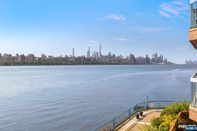 202 Adams Court, Edgewater, NJ 07020