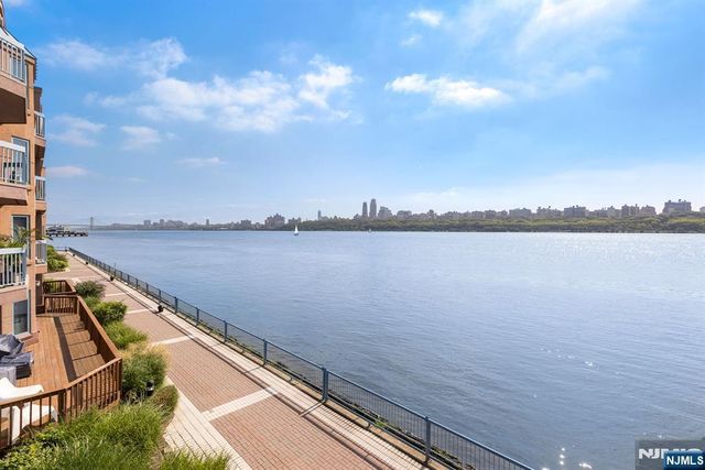 202 Adams Court, Edgewater, NJ 07020