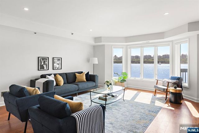 202 Adams Court, Edgewater, NJ 07020