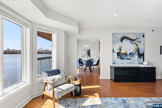 202 Adams Court, Edgewater, NJ 07020