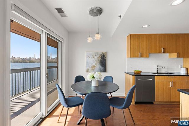 202 Adams Court, Edgewater, NJ 07020