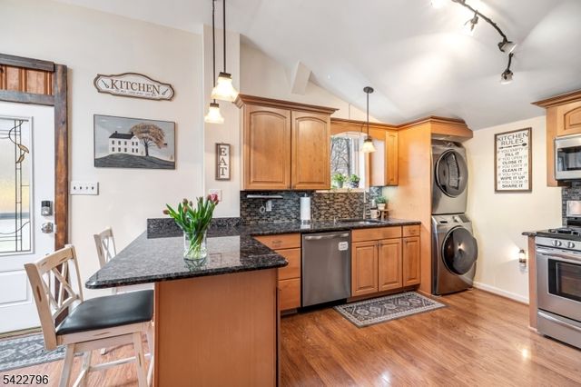 24 Broadway, West Milford Twp., NJ 07480