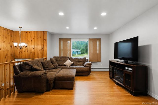 3 Larch Court, Suffern, NY 10901