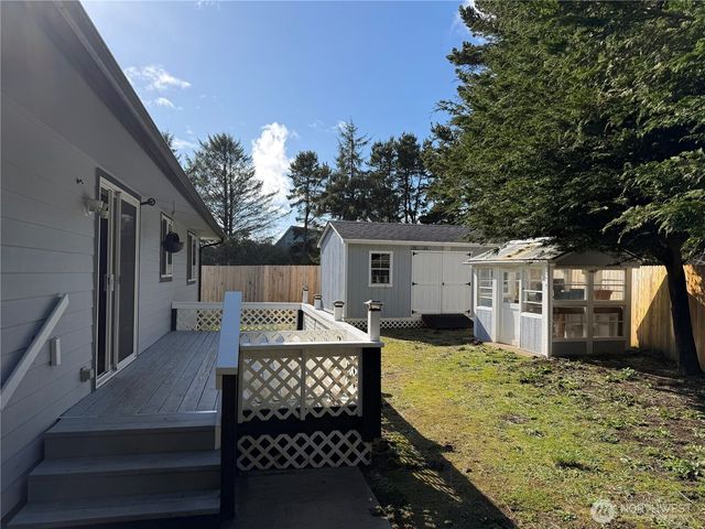 122 Aquila Court SW, Ocean Shores, WA 98569