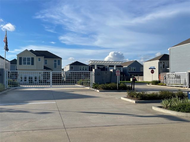 705 Seabreeze Drive, Kemah, TX 77565