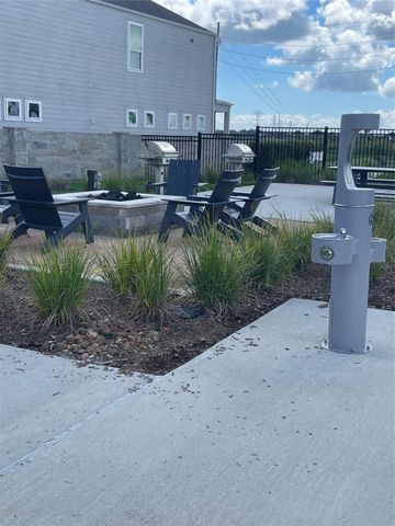 705 Seabreeze Drive, Kemah, TX 77565