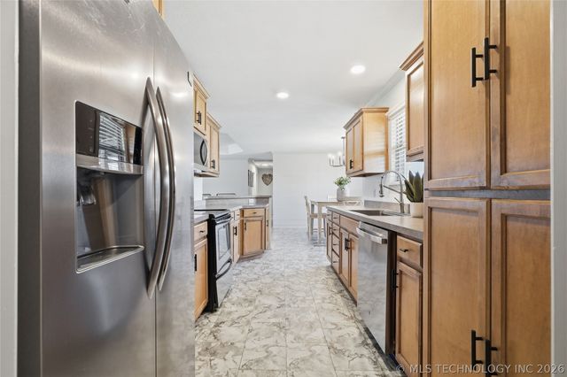 12015 N 195th East Avenue, Collinsville, OK 74021