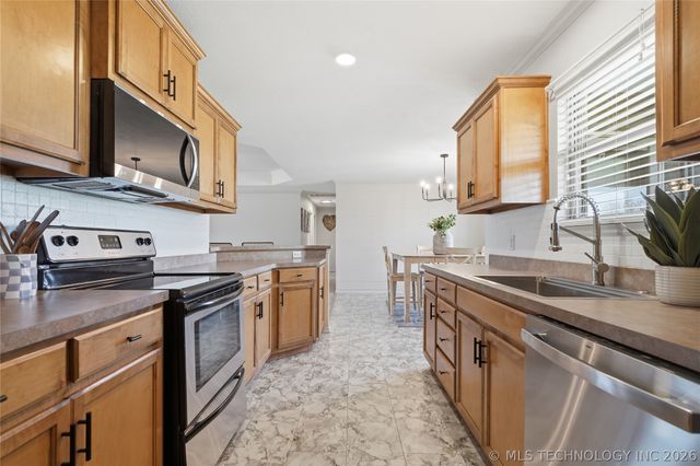 12015 N 195th East Avenue, Collinsville, OK 74021